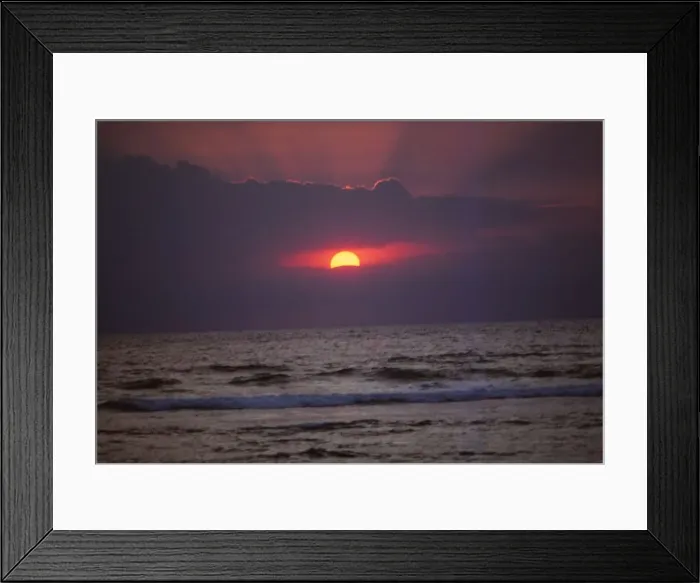 Framed Print : Sunset over Indian Ocean in Hikkaduwa, Sri Lanka, 20th century. Artist: CM Dixon Framed Print : Sunset over Indian Ocean in Hikkaduwa, Sri Lanka, 20th century. Artist: CM Dixon