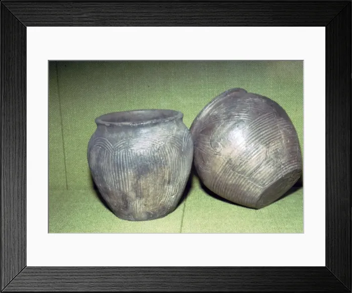 Framed Print : Two Celtic pots from Manching, Germany, 1st century BC Framed Print : Two Celtic pots from Manching, Germany, 1st century BC