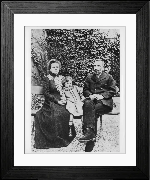 Framed Print : Marie and Pierre Curie, physicists, 1904 Framed Print : Marie and Pierre Curie, physicists, 1904