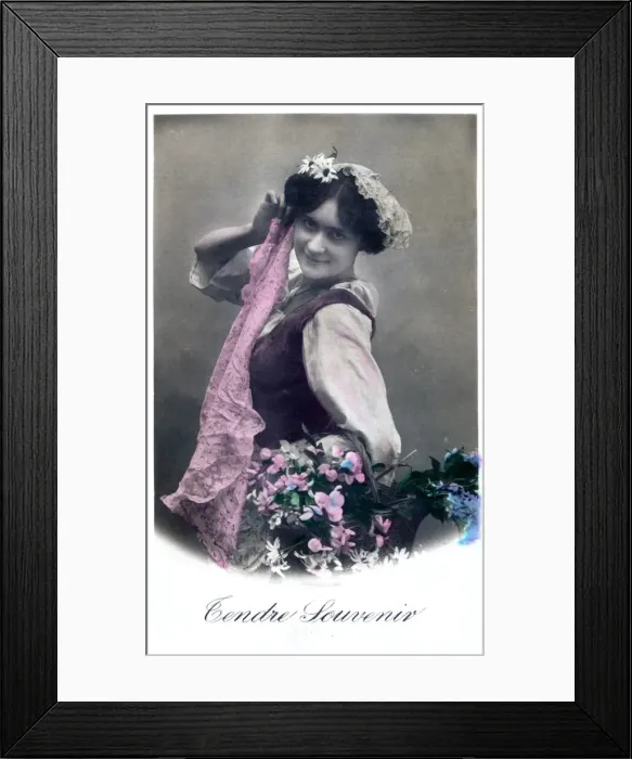 Framed Print : Tendre Souvenir, French Postcard, c1900 Framed Print : Tendre Souvenir, French Postcard, c1900