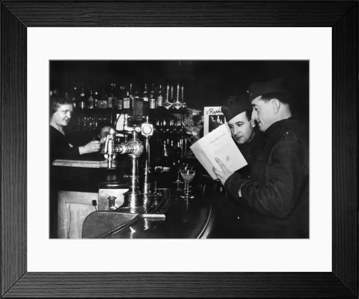 Framed Print : Two French soldiers on leave in a cafe, c1939-1940 Framed Print : Two French soldiers on leave in a cafe, c1939-1940