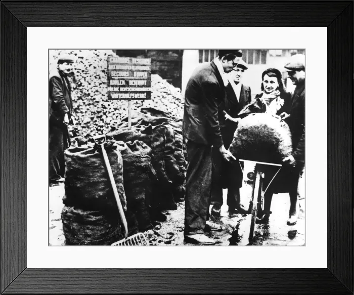 Framed Print : Winter relief, distribution of coal, France 1940-1944 Framed Print : Winter relief, distribution of coal, France 1940-1944