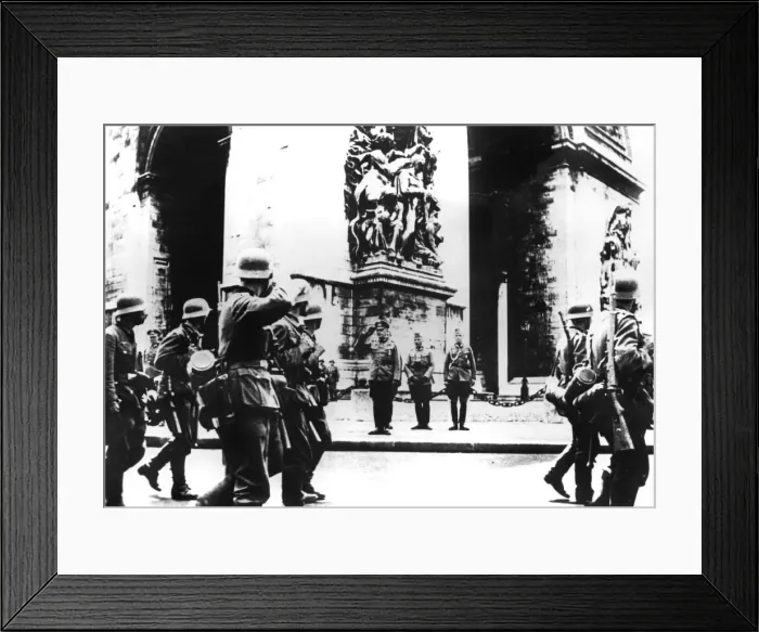 Framed Print : German troops marching past the Arc de Triomphe, Paris, 14 June 1940 Framed Print : German troops marching past the Arc de Triomphe, Paris, 14 June 1940