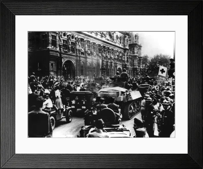 Framed Print : Liberation of Paris, 25 August 1944 Framed Print : Liberation of Paris, 25 August 1944