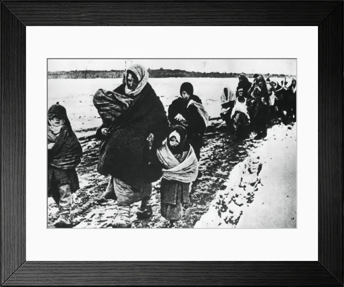 Framed Print : Homeless refugee women and children, Russia, 1941 Framed Print : Homeless refugee women and children, Russia, 1941