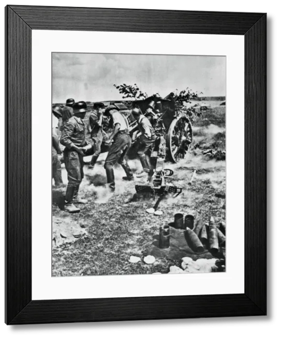 Framed Print : German artillery in action on the Eastern Front, 1941 Framed Print : German artillery in action on the Eastern Front, 1941