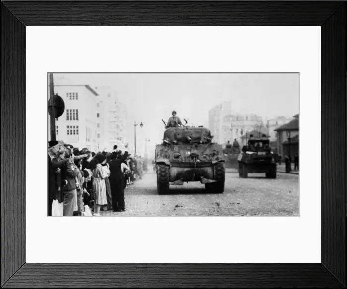 Framed Print : The liberation of Paris, August 1944 Framed Print : The liberation of Paris, August 1944
