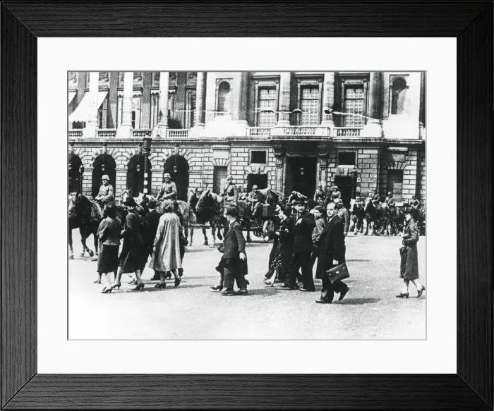 Framed Print : German troops in occupied Paris, June 1940 Framed Print : German troops in occupied Paris, June 1940