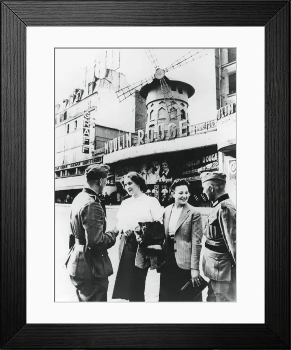 Framed Print : German soldiers chatting up French women outside the Moulin Rouge, occupied Paris, June 1940 Framed Print : German soldiers chatting up French women outside the Moulin Rouge, occupied Paris, June 1940