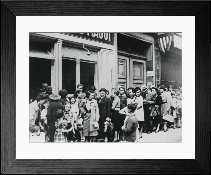 Framed Print : People queuing outside a dairy shop, German-occupied Paris, 26 July 1940 Framed Print : People queuing outside a dairy shop, German-occupied Paris, 26 July 1940