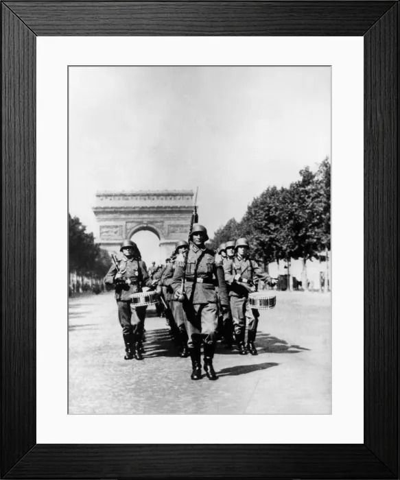 Framed Print : German military parade along the Champs Elysees during the occupation, Paris, 1940-1944 Framed Print : German military parade along the Champs Elysees during the occupation, Paris, 1940-1944