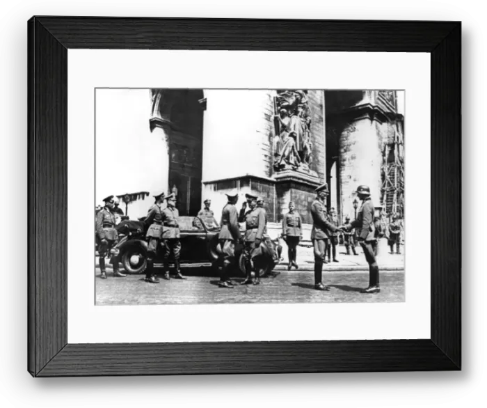 Framed Print : German officers at the Arc de Triomphe during the victory parade, Paris, June 1940 Framed Print : German officers at the Arc de Triomphe during the victory parade, Paris, June 1940