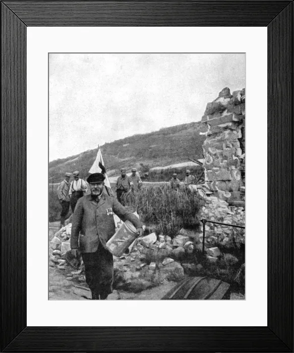 Framed Print : The mayor of Ablain-Saint-Nazaire in the ruins of the commune, 1915 Framed Print : The mayor of Ablain-Saint-Nazaire in the ruins of the commune, 1915