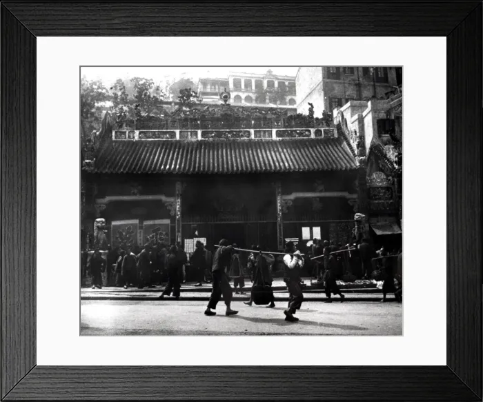 Framed Print : Street Scene, Hong Kong, 1900 Framed Print : Street Scene, Hong Kong, 1900