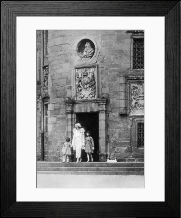 Framed Print : Queen Elizabeth with Princesses Elizabeth and Margaret Rose, Glamis Castle, Scotland, 1937 Framed Print : Queen Elizabeth with Princesses Elizabeth and Margaret Rose, Glamis Castle, Scotland, 1937