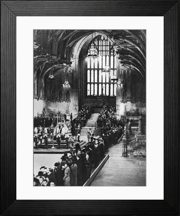 Framed Print : King George V lying in state in Westminster Hall, London, January 1936 Framed Print : King George V lying in state in Westminster Hall, London, January 1936