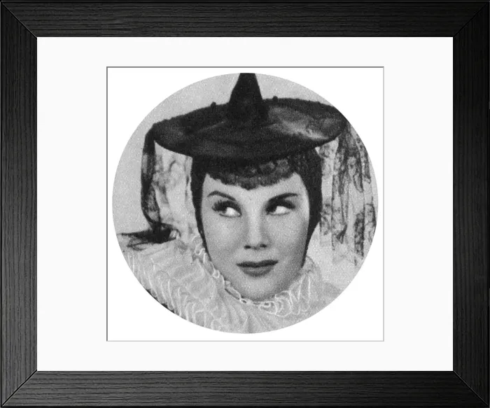 Framed Print : Joan Gardner, British film actress, 1934-1935 Framed Print : Joan Gardner, British film actress, 1934-1935