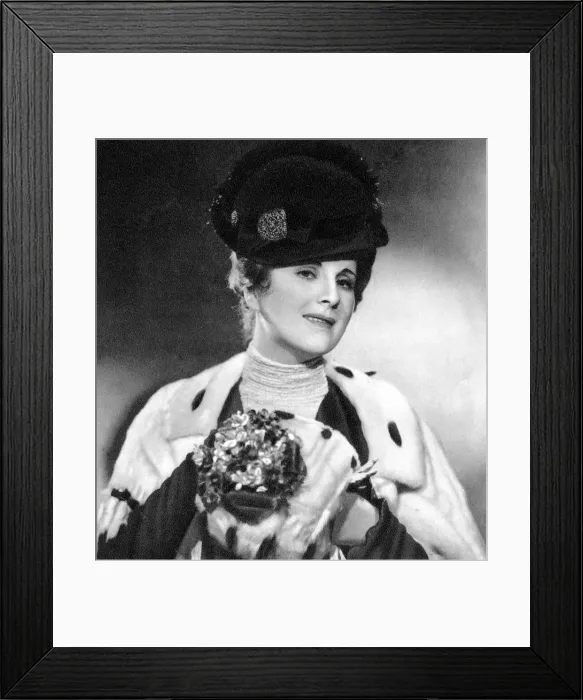 Framed Print : Diana Wynyard, British stage and film actress, 1934-1935 Framed Print : Diana Wynyard, British stage and film actress, 1934-1935