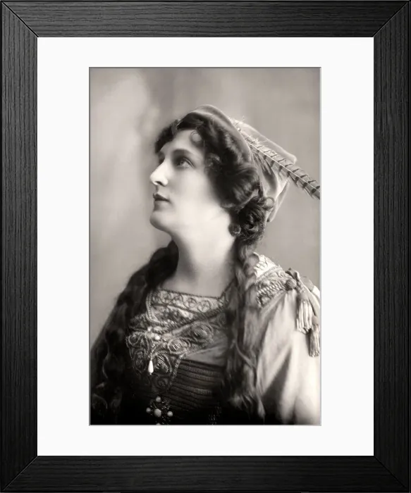 Framed Print : Evelyn Millard (1869-1941), English actress, early 20th century. Artist: Foulsham and Banfield Framed Print : Evelyn Millard (1869-1941), English actress, early 20th century. Artist: Foulsham and Banfield
