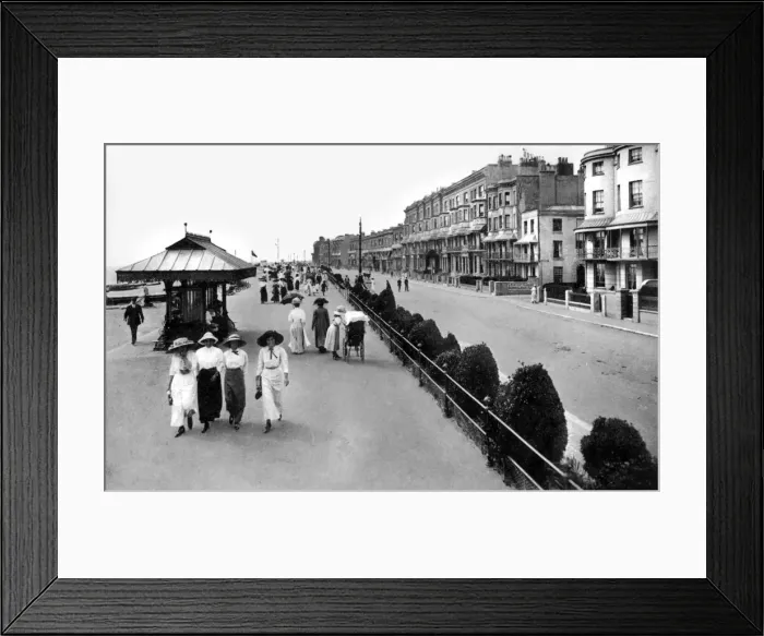 Framed Print : The promenade, West Worthing, West Sussex, early 20th century. Artist: Valentine & Sons Framed Print : The promenade, West Worthing, West Sussex, early 20th century. Artist: Valentine & Sons