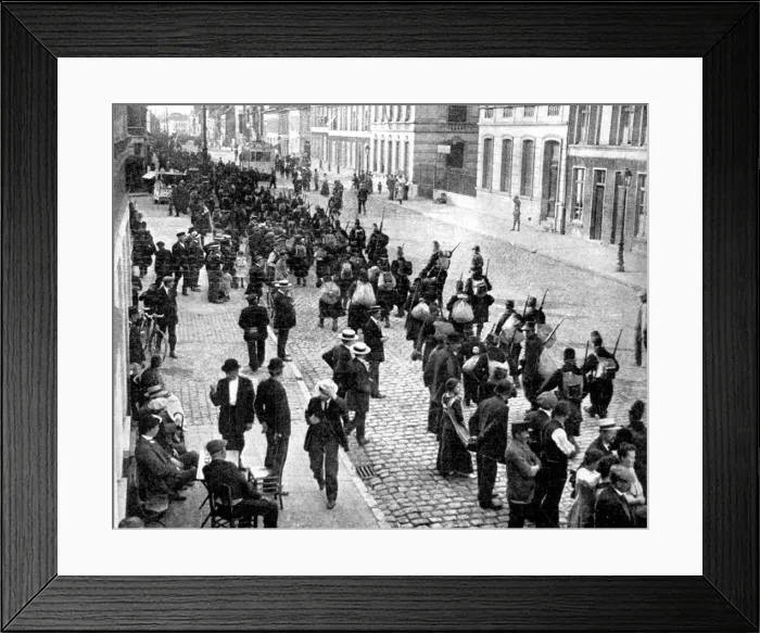 Framed Print : A Belgian regiment retreats to Antwerp, First World War, 1914 Framed Print : A Belgian regiment retreats to Antwerp, First World War, 1914