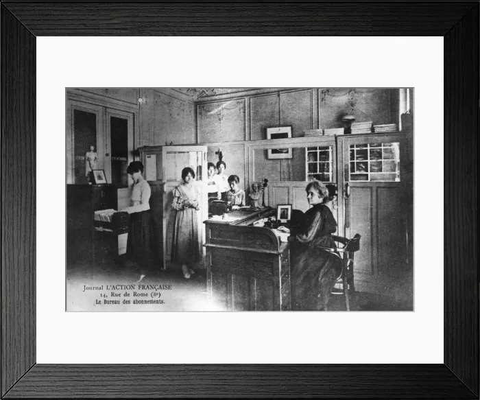 Framed Print : Subscriptions office of the newspaper L Action Francaise, Paris, 1917 Framed Print : Subscriptions office of the newspaper L Action Francaise, Paris, 1917