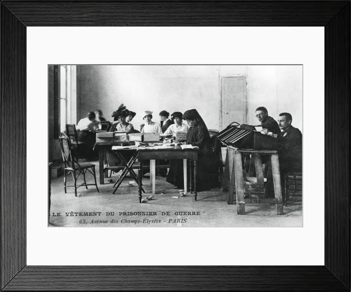 Framed Print : The clothing of the prisoner of war, Champs-Elysees, Paris, World War I, 1914-1918 Framed Print : The clothing of the prisoner of war, Champs-Elysees, Paris, World War I, 1914-1918