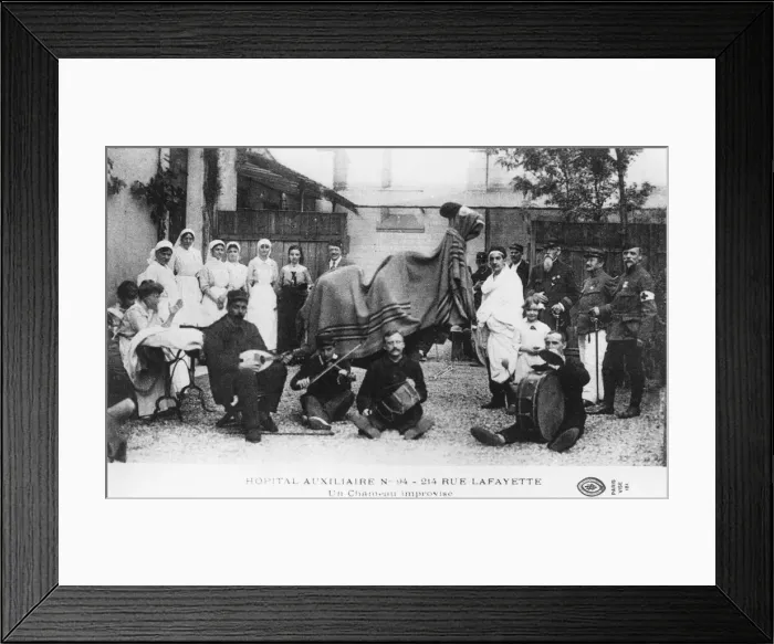 Framed Print : Improvised camel, auxiliary hospital, Rue Lafayette, Paris, France, World War I, 1914-1918 Framed Print : Improvised camel, auxiliary hospital, Rue Lafayette, Paris, France, World War I, 1914-1918