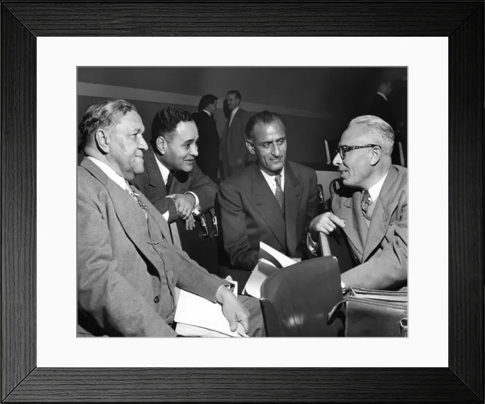 Framed Print : US and Pakistan delegates at the United Nations, Paris, 1950s Framed Print : US and Pakistan delegates at the United Nations, Paris, 1950s