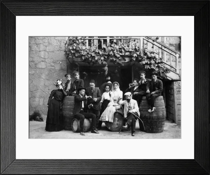 Framed Print : Russian author Alexander Kuprin with his wife in Yalta, Crimea, early 20th century Framed Print : Russian author Alexander Kuprin with his wife in Yalta, Crimea, early 20th century