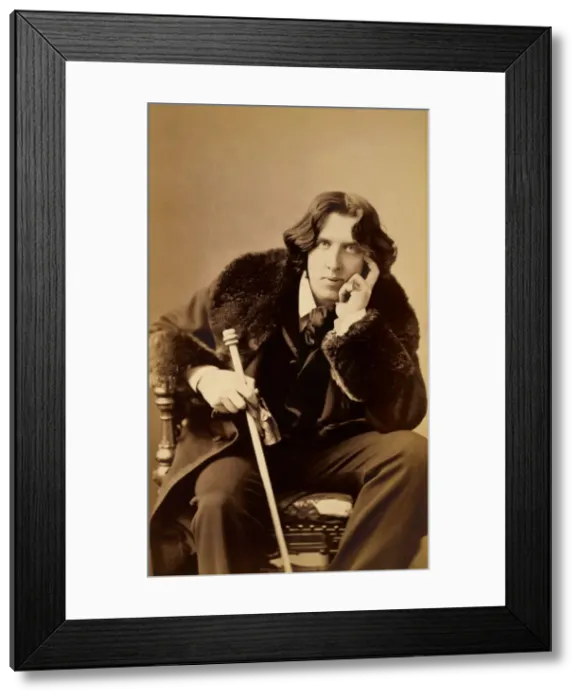 Framed Print : Oscar WiIde, Irish writer, wit and playwright, 1882. Artist: Napoleon Sarony Framed Print : Oscar WiIde, Irish writer, wit and playwright, 1882. Artist: Napoleon Sarony