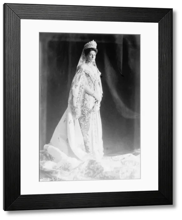 Framed Print : Tsarina Alexandra of Russia, early 20th century Framed Print : Tsarina Alexandra of Russia, early 20th century