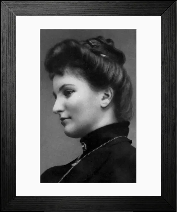 Framed Print : Alma Schindler, Austrian socialite and composer, c1900 Framed Print : Alma Schindler, Austrian socialite and composer, c1900
