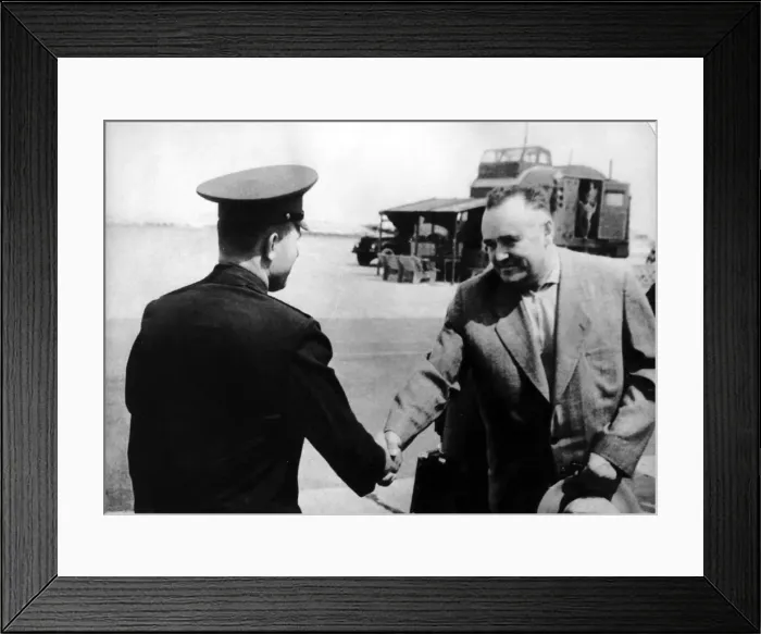 Framed Print : Russian cosmonaut Yuri Gagarin and rocket engineer Sergey Korolyov, 1961 Framed Print : Russian cosmonaut Yuri Gagarin and rocket engineer Sergey Korolyov, 1961