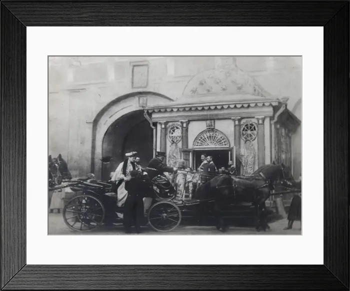 Framed Print : Tsarina Alexandra Fyodorovna visiting the Iberian Chapel, Moscow, Russia, 1900s Framed Print : Tsarina Alexandra Fyodorovna visiting the Iberian Chapel, Moscow, Russia, 1900s