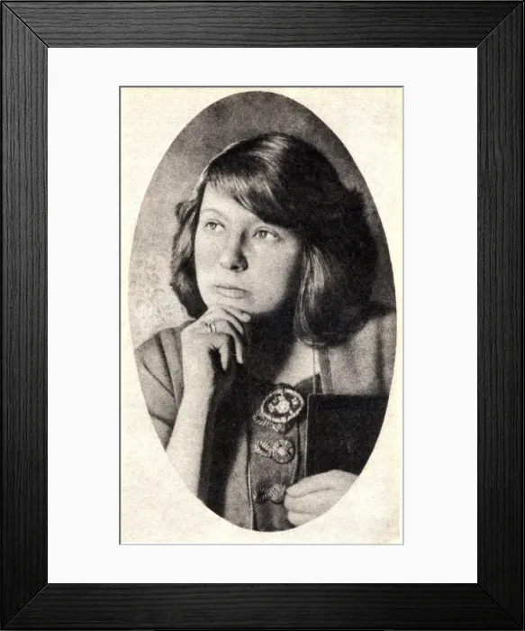 Framed Print : Marina Tsvetaeva, 1912 Framed Print : Marina Tsvetaeva, 1912