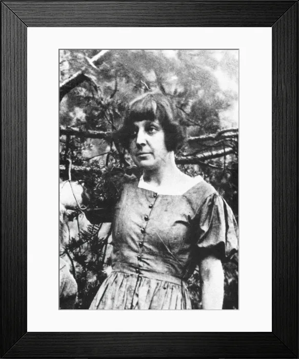 Framed Print : Marina Tsvetaeva. Czech Republic, 1923 Framed Print : Marina Tsvetaeva. Czech Republic, 1923