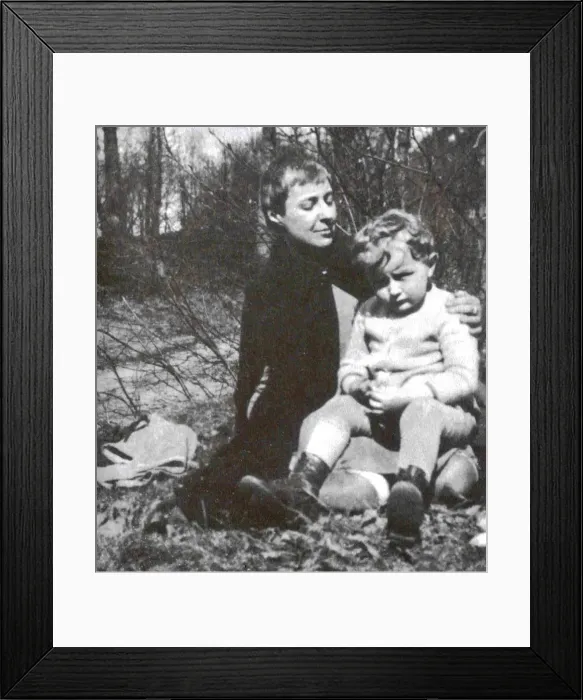 Framed Print : Marina Tsvetaeva with her son, 1928 Framed Print : Marina Tsvetaeva with her son, 1928
