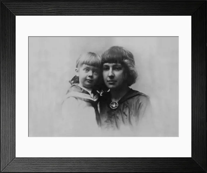 Framed Print : Marina Tsvetaeva with daughter Ariadne, 1916 Framed Print : Marina Tsvetaeva with daughter Ariadne, 1916