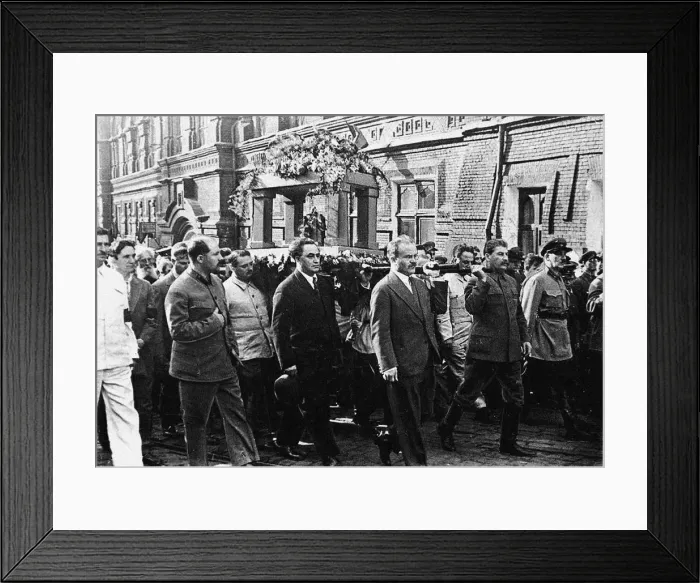 Framed Print : Kaganovich, Zhdanov, Mikhailov, Molotov, Stalin and Yagoda during the funeral ceremony of Maxim Gorky, 1936 Framed Print : Kaganovich, Zhdanov, Mikhailov, Molotov, Stalin and Yagoda during the funeral ceremony of Maxim Gorky, 1936