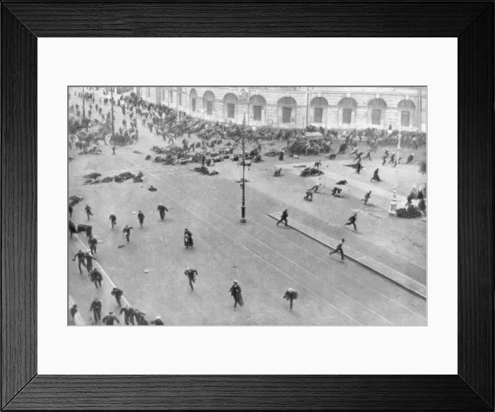 Framed Print : Street fighting in Petrograd, Russia, 17th July 1917 Framed Print : Street fighting in Petrograd, Russia, 17th July 1917