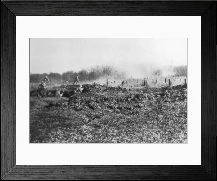 Framed Print : French counter-attack between the Somme and the river Oise, Picardy, France, 1918 Framed Print : French counter-attack between the Somme and the river Oise, Picardy, France, 1918