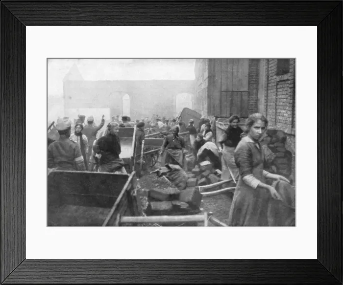 Framed Print : The inhabitants of Caudry come to seek food from the British Army, France, 1918 Framed Print : The inhabitants of Caudry come to seek food from the British Army, France, 1918