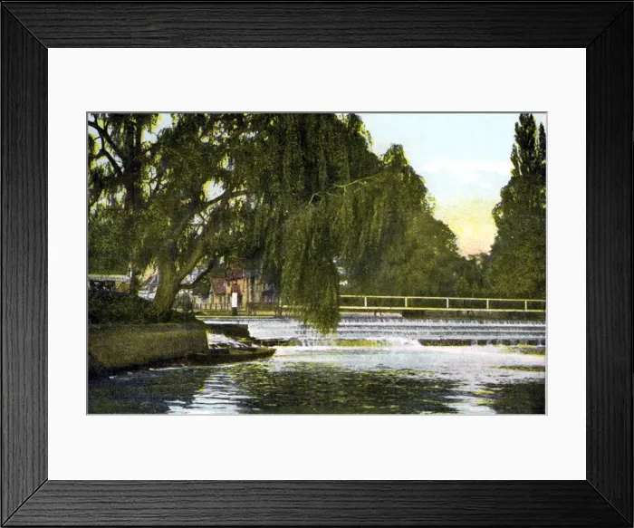 Framed Print : Marlow Weir, Buckinghamshire, 20th Century Framed Print : Marlow Weir, Buckinghamshire, 20th Century