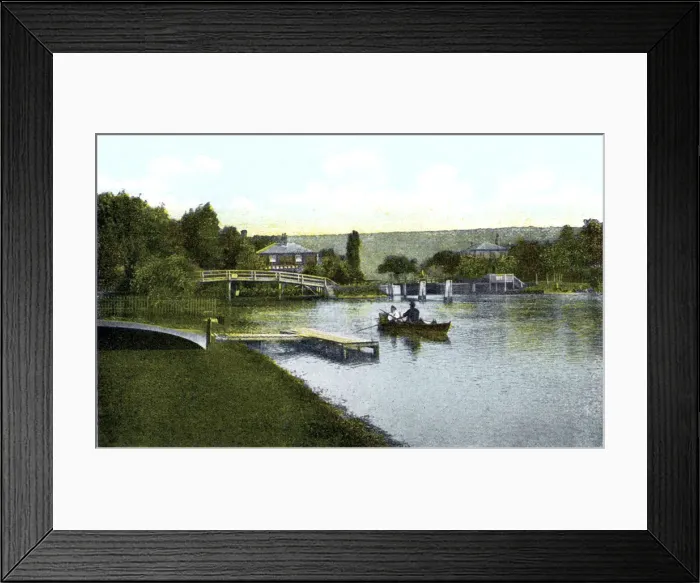 Framed Print : Marlow Lock, Buckinghamshire, 20th Century Framed Print : Marlow Lock, Buckinghamshire, 20th Century