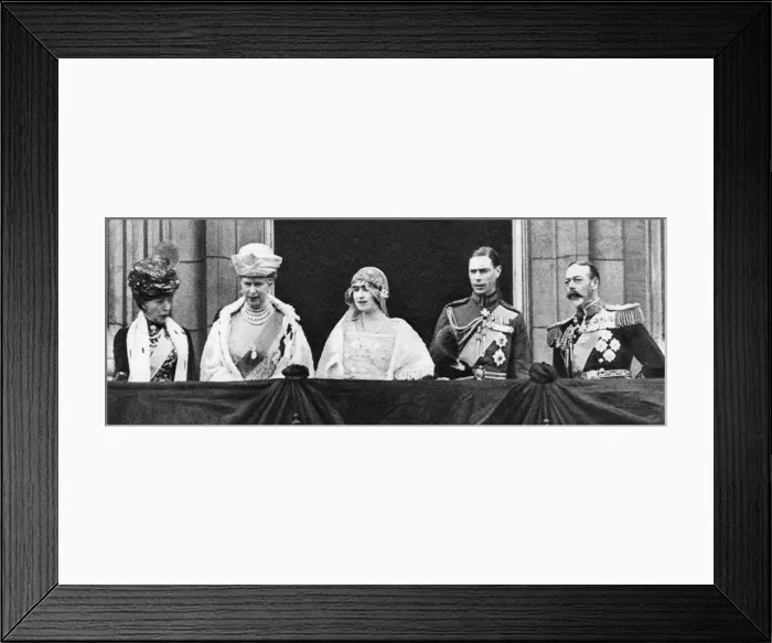 Framed Print : The Duke and Duchess of York at Buckingham Palace after their marriage, April 1923 Framed Print : The Duke and Duchess of York at Buckingham Palace after their marriage, April 1923