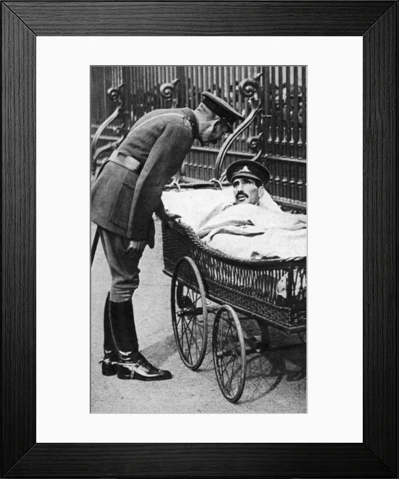 Framed Print : George V with a wounded soldier, 7th Battalion Sherwood Foresters, March 1918 Framed Print : George V with a wounded soldier, 7th Battalion Sherwood Foresters, March 1918