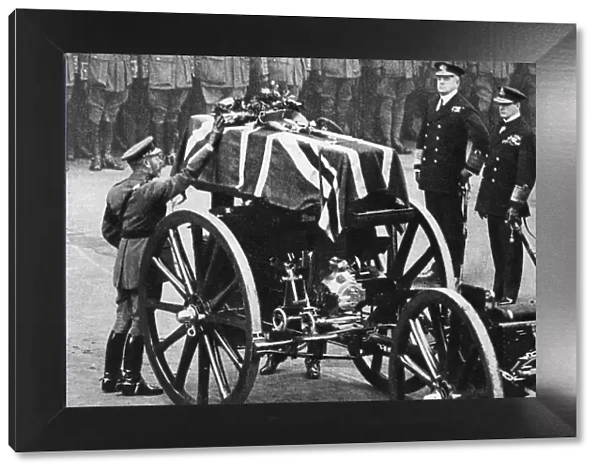 King George V places a wreath on the coffin of an unknown soldier, Whitehall, London, c1930s