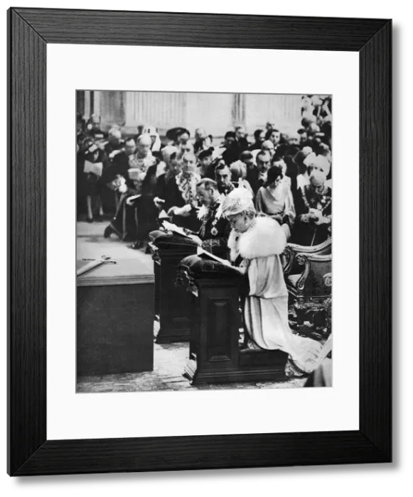 Framed Print : King George V and Queen Mary in St Pauls Cathedral, Silver Jubilee thanksgiving service, 1935 Framed Print : King George V and Queen Mary in St Pauls Cathedral, Silver Jubilee thanksgiving service, 1935