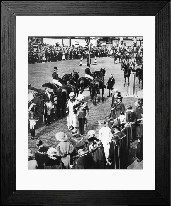 Framed Print : King George V and the mayors of the north London boroughs at Marylebone, Silver Jubilee, 1935 Framed Print : King George V and the mayors of the north London boroughs at Marylebone, Silver Jubilee, 1935